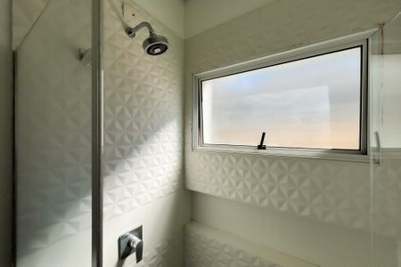 Banheiro da Suíte 3 de casa de condomínio à venda com 3 quartos, 325m² em Loteamento Residencial Fazenda São José, Valinhos