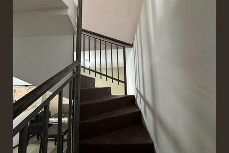 Casa para alugar com 114m², 2 quartos e 5 vagas Casa para alugar com 114m², 2 quartos e 5 vagasEscada