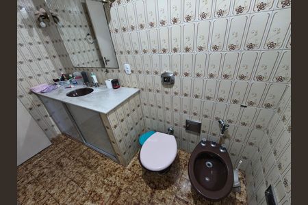 Casa à venda com 216m², 3 quartos e 4 vagas Casa à venda com 216m², 3 quartos e 4 vagasBanheiro 2
