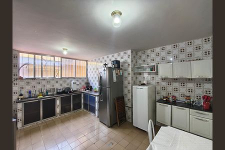 Casa à venda com 216m², 3 quartos e 4 vagas Casa à venda com 216m², 3 quartos e 4 vagasCozinha