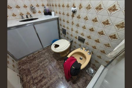 Casa à venda com 216m², 3 quartos e 4 vagas Casa à venda com 216m², 3 quartos e 4 vagasBanheiro