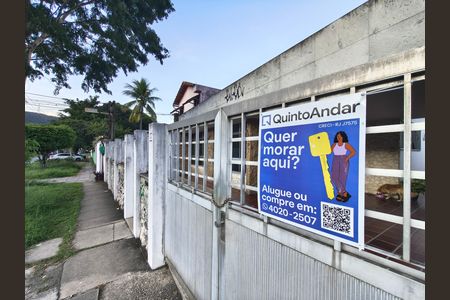 Casa à venda com 216m², 3 quartos e 4 vagas Casa à venda com 216m², 3 quartos e 4 vagasFachada