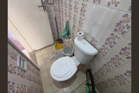 Casa à venda com 216m², 3 quartos e 4 vagas Casa à venda com 216m², 3 quartos e 4 vagasBanheiro externo