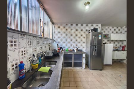Casa à venda com 216m², 3 quartos e 4 vagas Casa à venda com 216m², 3 quartos e 4 vagasCozinha