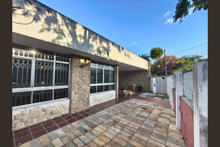 Casa à venda com 216m², 3 quartos e 4 vagas Casa à venda com 216m², 3 quartos e 4 vagasQuintal