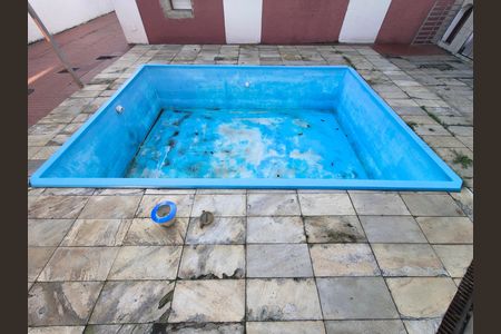 Casa à venda com 216m², 3 quartos e 4 vagas Casa à venda com 216m², 3 quartos e 4 vagasQuintal com piscina