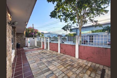 Casa à venda com 216m², 3 quartos e 4 vagas Casa à venda com 216m², 3 quartos e 4 vagasQuintal