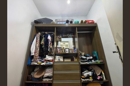 Casa à venda com 216m², 3 quartos e 4 vagas Casa à venda com 216m², 3 quartos e 4 vagasArmario