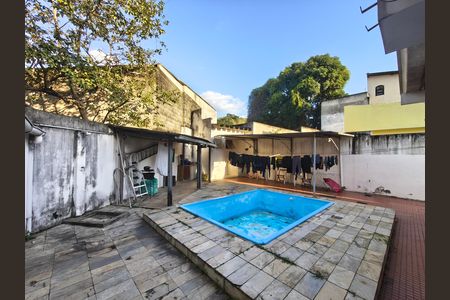 Casa à venda com 216m², 3 quartos e 4 vagas Casa à venda com 216m², 3 quartos e 4 vagasQuintal com piscina