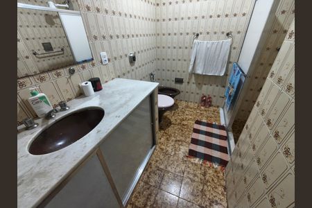 Casa à venda com 216m², 3 quartos e 4 vagas Casa à venda com 216m², 3 quartos e 4 vagasBanheiro 2