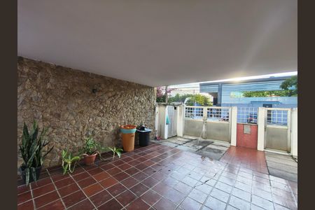 Casa à venda com 216m², 3 quartos e 4 vagas Casa à venda com 216m², 3 quartos e 4 vagasQuintal
