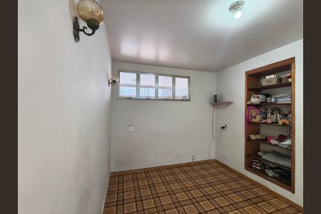 Casa à venda com 216m², 3 quartos e 4 vagas Casa à venda com 216m², 3 quartos e 4 vagasSala