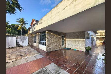 Casa à venda com 216m², 3 quartos e 4 vagas Casa à venda com 216m², 3 quartos e 4 vagasQuintal