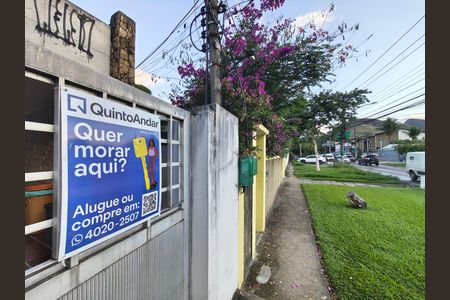 Casa à venda com 216m², 3 quartos e 4 vagas Casa à venda com 216m², 3 quartos e 4 vagasPlaquinha
