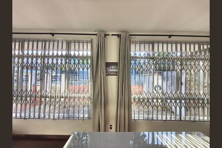 Casa à venda com 216m², 3 quartos e 4 vagas Casa à venda com 216m², 3 quartos e 4 vagasSala