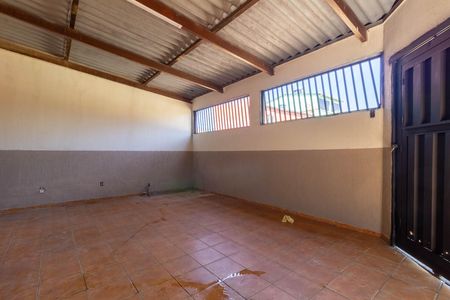 Casa à venda com 83m², 2 quartos e 2 vagas Casa à venda com 83m², 2 quartos e 2 vagasVaranda