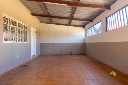 Casa à venda com 83m², 2 quartos e 2 vagas Casa à venda com 83m², 2 quartos e 2 vagasVaranda