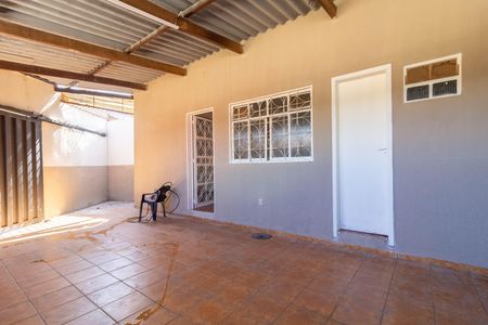 Casa à venda com 83m², 2 quartos e 2 vagas Casa à venda com 83m², 2 quartos e 2 vagasVaranda