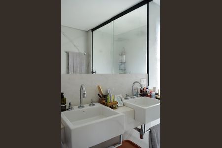 Apartamento à venda com 183m², 3 quartos e 5 vagasBanheiro da Suíte