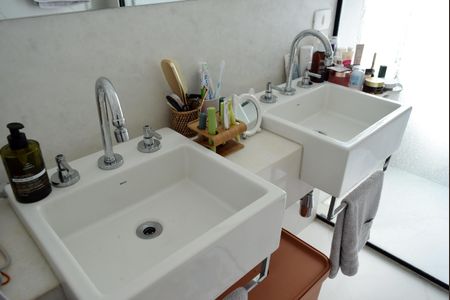 Apartamento à venda com 183m², 3 quartos e 5 vagasBanheiro da Suíte