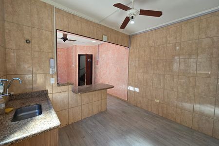 Cozinha de apartamento para alugar com 1 quarto, 45m² em Guilhermina, Praia Grande
