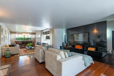 Apartamento à venda com 271m², 3 quartos e 4 vagas
