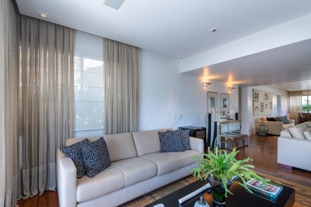 Apartamento à venda com 271m², 3 quartos e 4 vagas