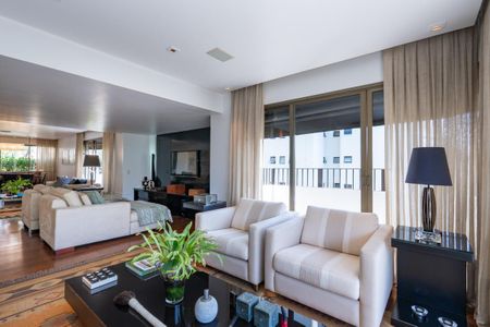 Apartamento à venda com 271m², 3 quartos e 4 vagas