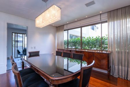 Apartamento à venda com 271m², 3 quartos e 4 vagas