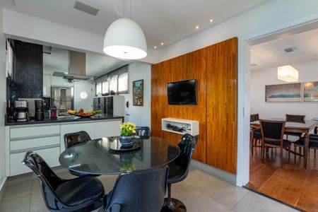 Apartamento à venda com 271m², 3 quartos e 4 vagas
