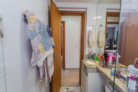 Apartamento para alugar com 70m², 2 quartos e 2 vagasBanheiro Social