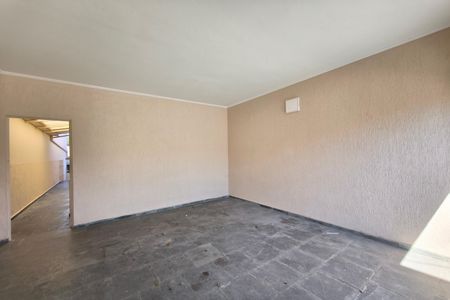 Casa para alugar com 250m², 3 quartos e 4 vagas Casa para alugar com 250m², 3 quartos e 4 vagasQuintal - Garagem