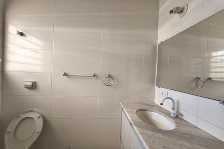 Casa para alugar com 250m², 3 quartos e 4 vagas Casa para alugar com 250m², 3 quartos e 4 vagasBanheiro Suíte