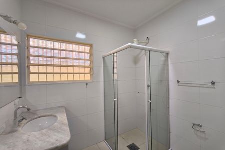 Casa para alugar com 250m², 3 quartos e 4 vagas Casa para alugar com 250m², 3 quartos e 4 vagasBanheiro Social