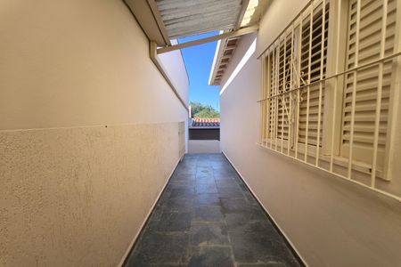 Casa para alugar com 250m², 3 quartos e 4 vagas Casa para alugar com 250m², 3 quartos e 4 vagasCorredor - Quintal