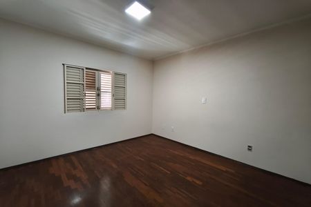 Casa para alugar com 250m², 3 quartos e 4 vagas Casa para alugar com 250m², 3 quartos e 4 vagasQuarto Suíte