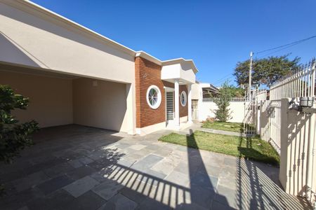 Casa para alugar com 250m², 3 quartos e 4 vagas Casa para alugar com 250m², 3 quartos e 4 vagasQuintal - Garagem