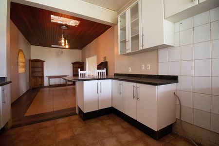 Casa para alugar com 600m², 6 quartos e 2 vagas Casa para alugar com 600m², 6 quartos e 2 vagasCozinha 1