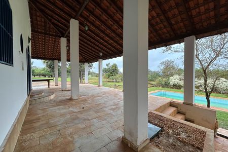 Casa para alugar com 600m², 6 quartos e 2 vagas Casa para alugar com 600m², 6 quartos e 2 vagasVaranda
