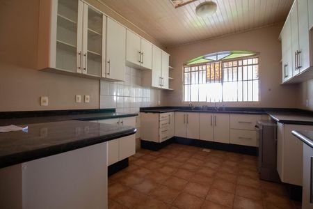 Casa para alugar com 600m², 6 quartos e 2 vagas Casa para alugar com 600m², 6 quartos e 2 vagasCozinha 1