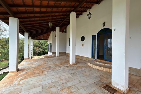 Casa para alugar com 600m², 6 quartos e 2 vagas Casa para alugar com 600m², 6 quartos e 2 vagasVaranda