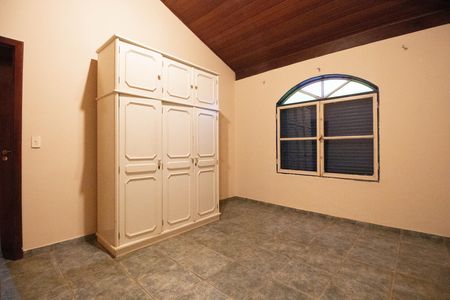 Casa para alugar com 600m², 6 quartos e 2 vagas Casa para alugar com 600m², 6 quartos e 2 vagasQuarto 4