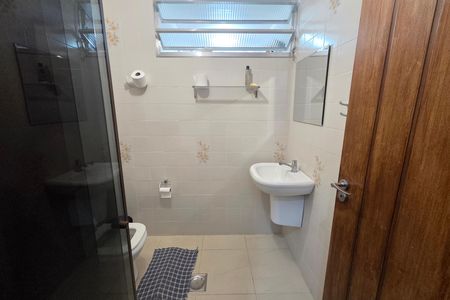 Banheiro de apartamento para alugar com 1 quarto, 64m² em Canto do Forte, Praia Grande