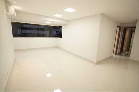 Apartamento à venda com 4 quartos, 205m² em Setor Bueno, Goiânia