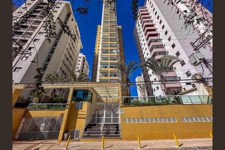 Apartamento à venda com 130m², 3 quartos e 3 vagas Apartamento à venda com 130m², 3 quartos e 3 vagasFachada e portaria