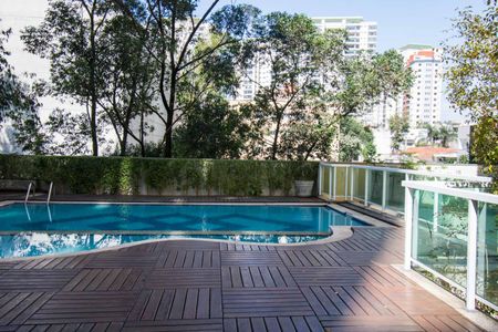Apartamento à venda com 130m², 3 quartos e 3 vagas Apartamento à venda com 130m², 3 quartos e 3 vagasÁrea comum - Piscina