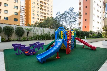 Apartamento à venda com 130m², 3 quartos e 3 vagas Apartamento à venda com 130m², 3 quartos e 3 vagasÁrea comum - Playground