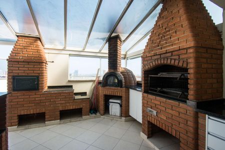 Apartamento à venda com 130m², 3 quartos e 3 vagas Apartamento à venda com 130m², 3 quartos e 3 vagasÁrea comum - Churrasqueira