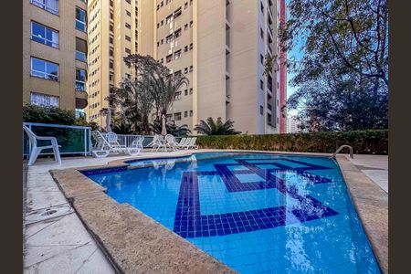 Apartamento à venda com 130m², 3 quartos e 3 vagas Apartamento à venda com 130m², 3 quartos e 3 vagasÁrea comum - Piscina