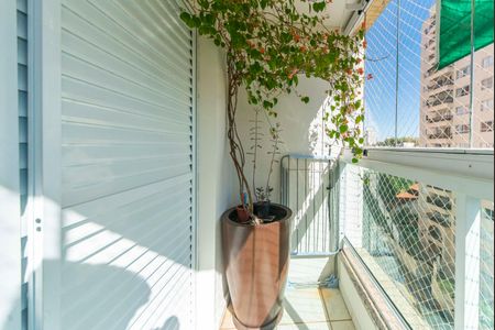 Apartamento à venda com 130m², 3 quartos e 3 vagas Apartamento à venda com 130m², 3 quartos e 3 vagasVaranda do Quarto 3